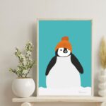 Affiche bellematineuse avec un Bébé Pingouin au bonnet orange