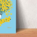 Affiche avec une illustration colorée d'une orite à longue queue et un bouquet de mimosa