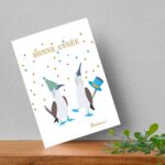 Carte de voeux Bonne année avec deux fous aux pieds bleus très amusants au chapeau haut de forme