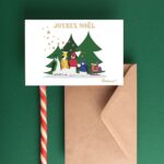 Carte Joyeux Noël avec 4 petits manchots et leur luge chargée de cadeaux